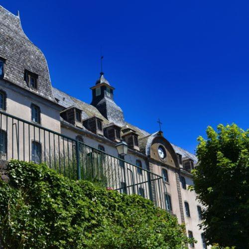 Logis Hotel Ancien Grand Seminaire Saint-Flour  Exteriér fotografie